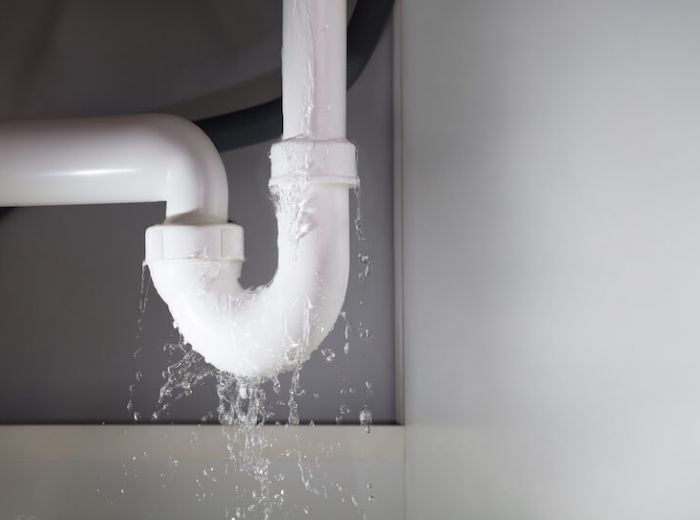 自力でできるキッチンの水漏れ修理 原因と対処法をわかりやすく解説します くらしのバディ 自力でできるキッチンの水漏れ修理 原因と対処法をわかりやすく解説します くらしのバディ